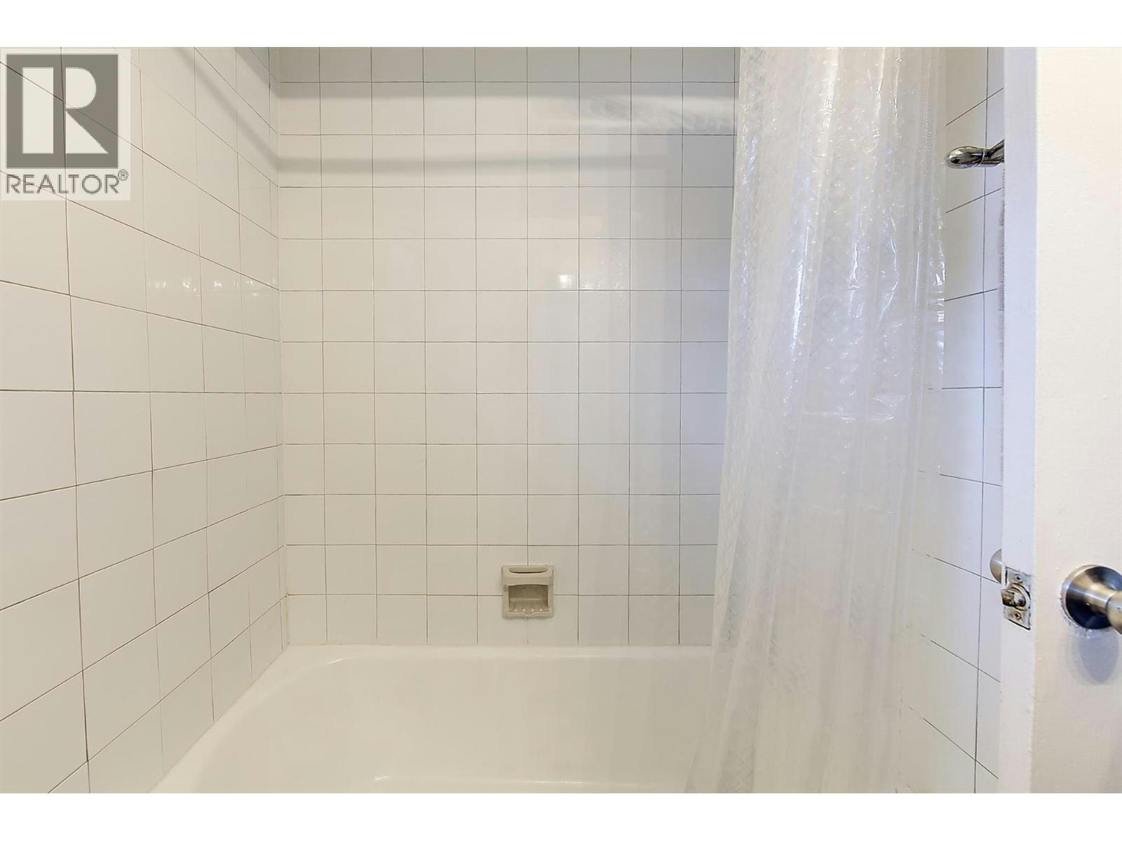 1040 Laurier Avenue, Kelowna, BC, V1Y 6B1 - 15