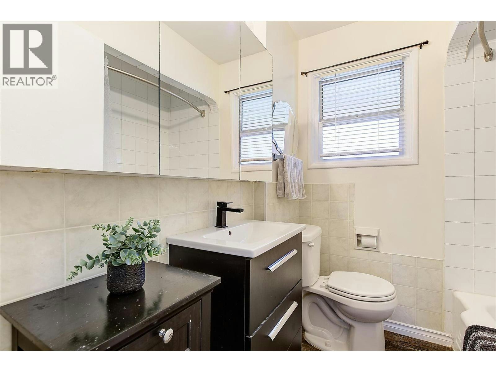 1040 Laurier Avenue, Kelowna, BC, V1Y 6B1 - 14