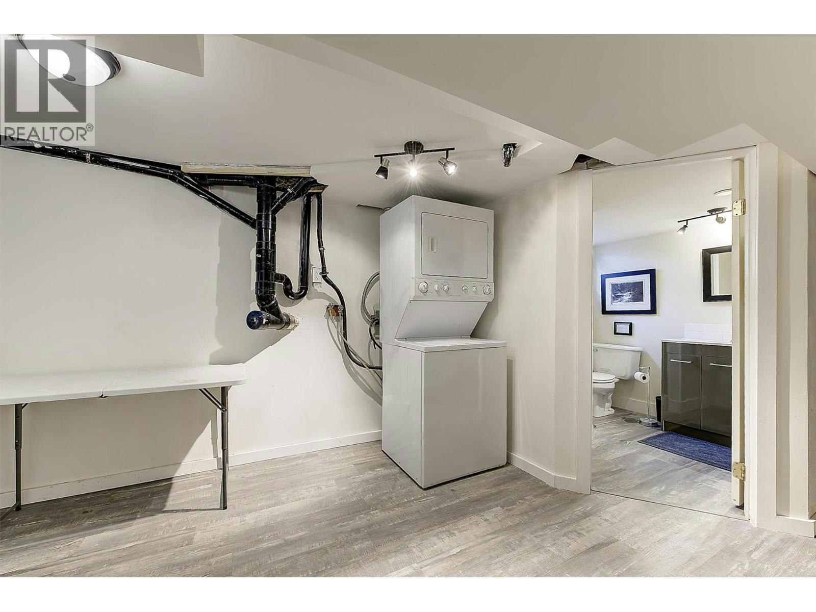 1040 Laurier Avenue, Kelowna, BC, V1Y 6B1 - 29