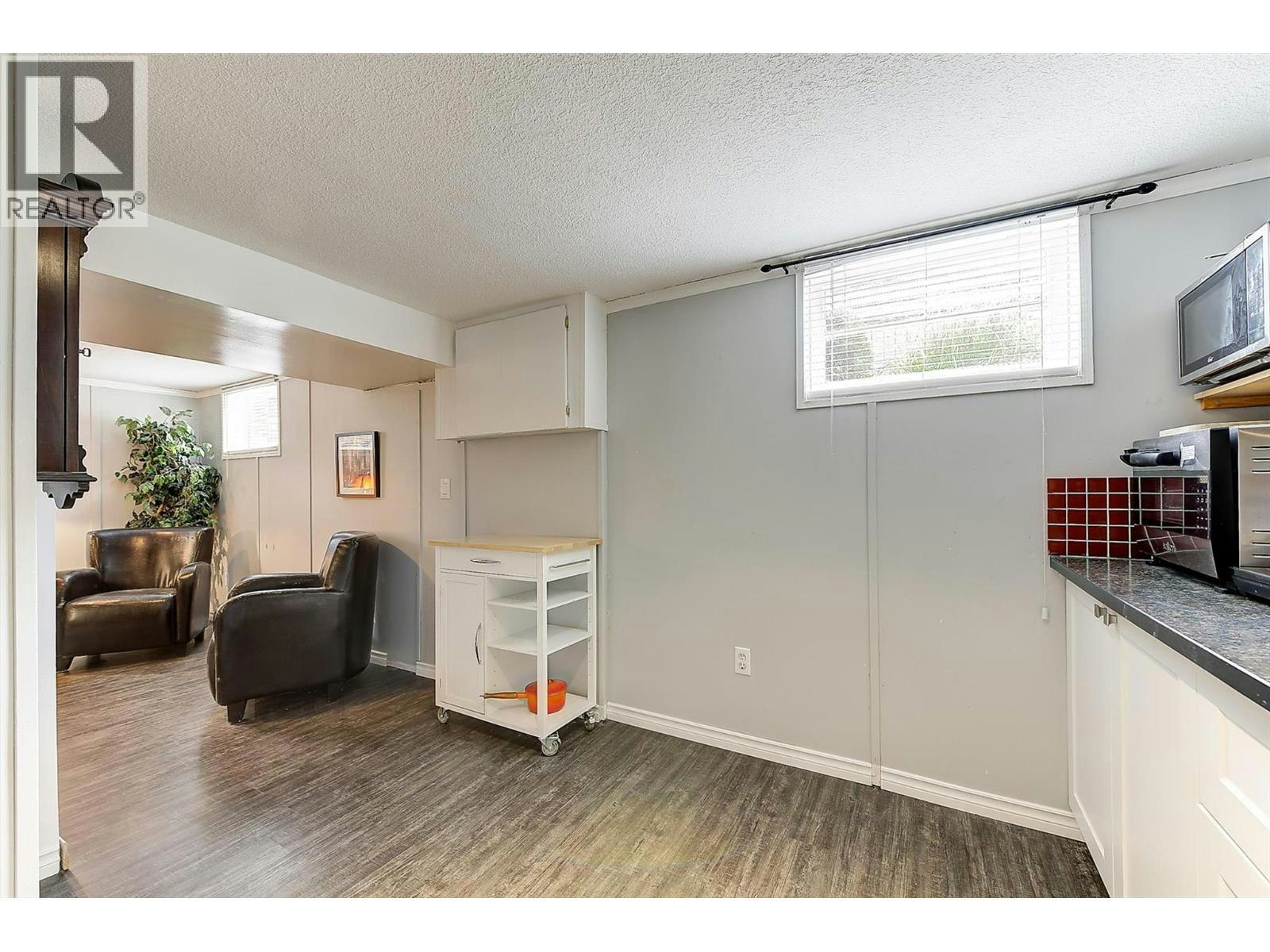1040 Laurier Avenue, Kelowna, BC, V1Y 6B1 - 24