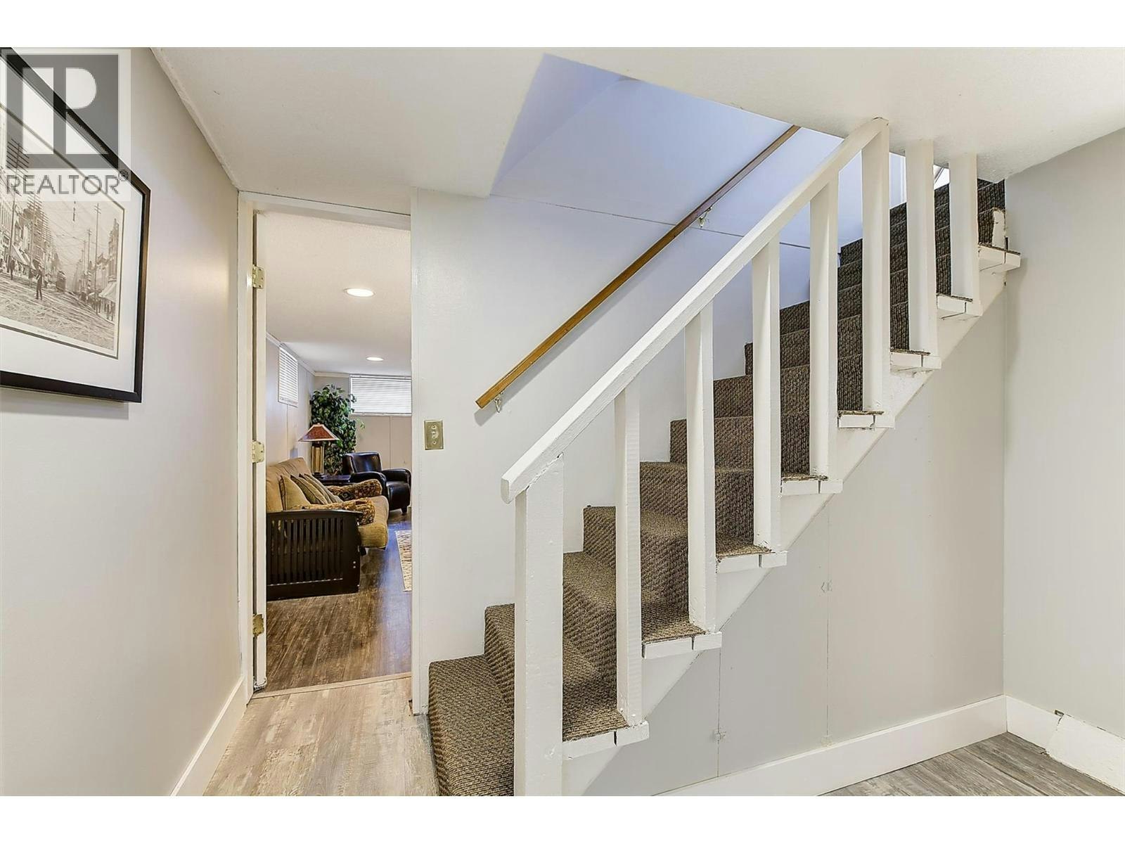 1040 Laurier Avenue, Kelowna, BC, V1Y 6B1 - 20