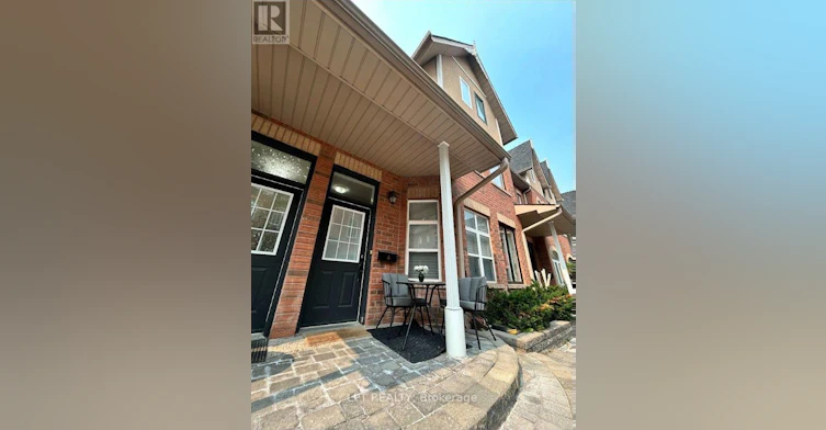 6-125 Hall Street, Richmond Hill, ON, L4C 4N9