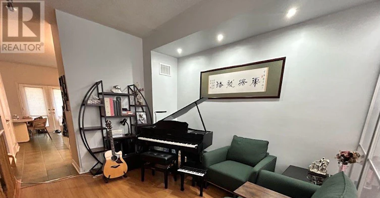6-125 Hall Street, Richmond Hill, ON, L4C 4N9 - 4