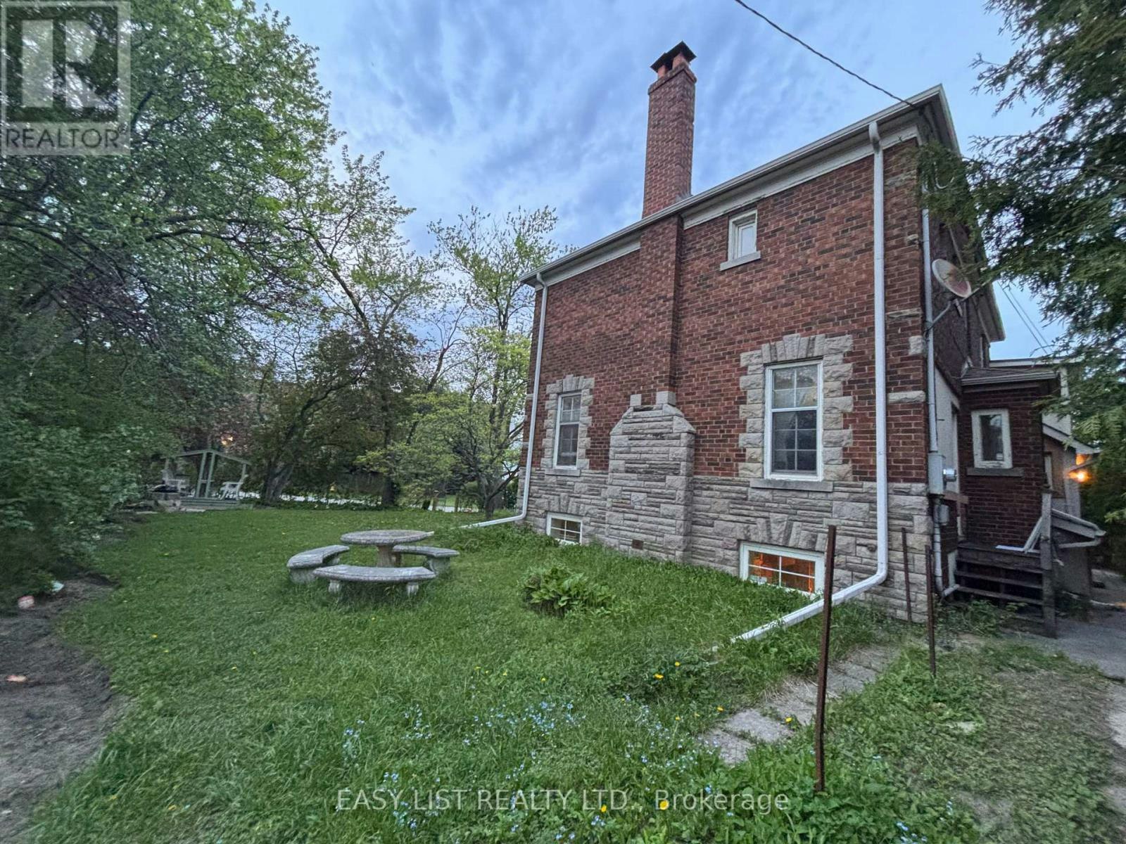 205 Ridley Boulevard, Toronto, ON, M5M 3M4 - 8