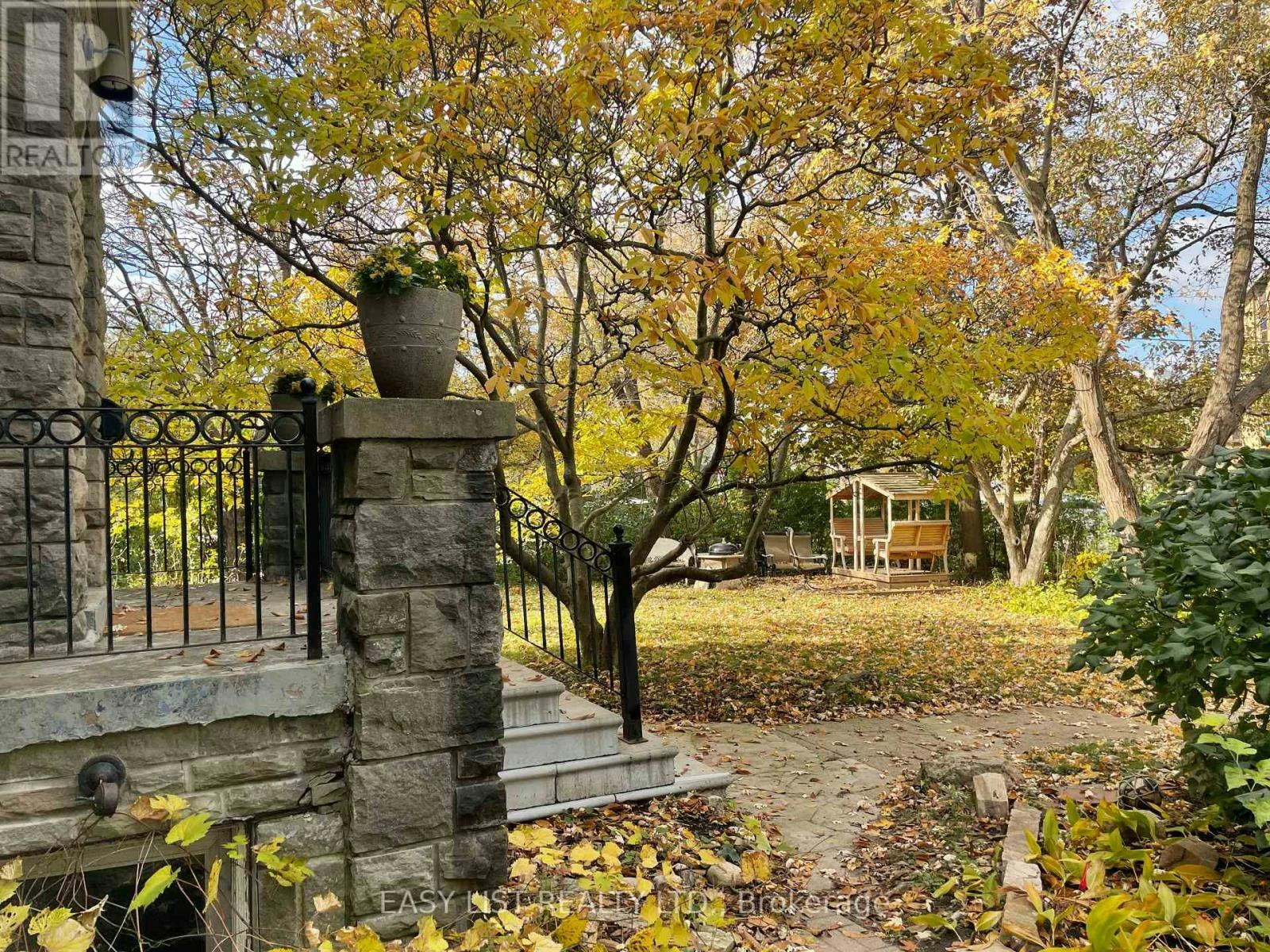 205 Ridley Boulevard, Toronto, ON, M5M 3M4 - 10