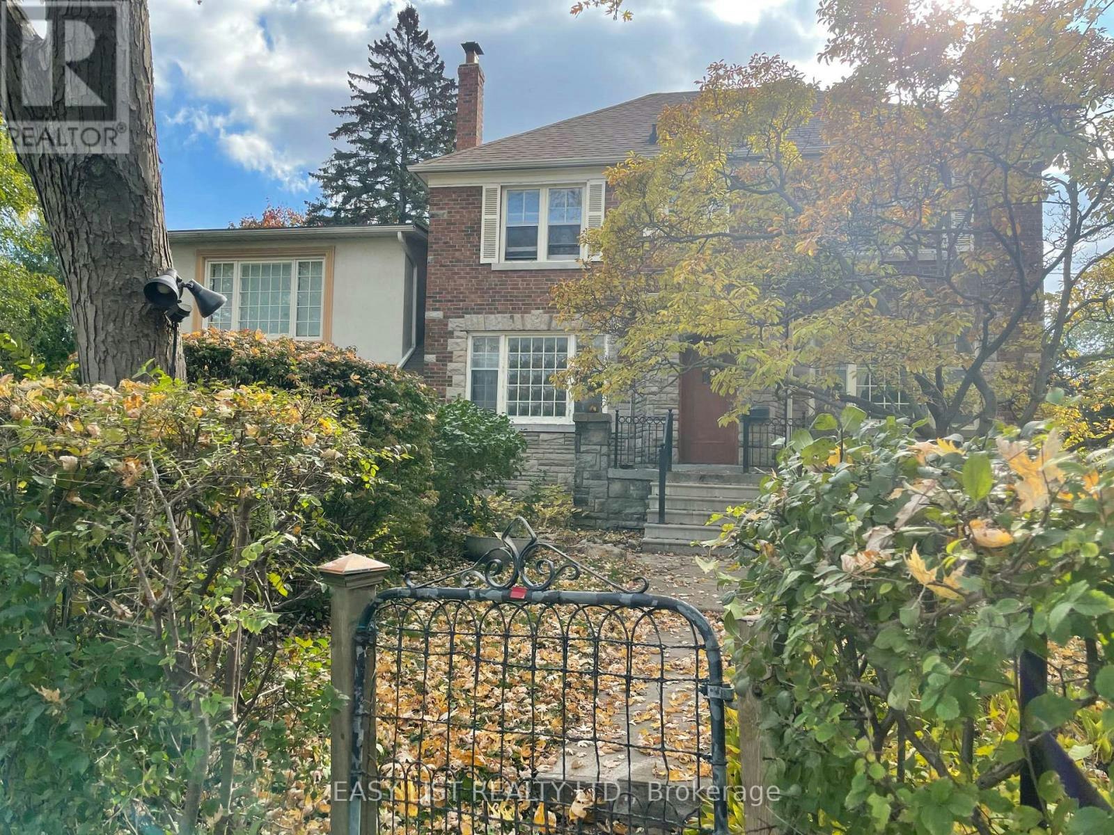 205 Ridley Boulevard, Toronto, ON, M5M 3M4 - 3