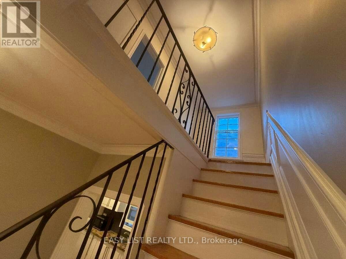 205 Ridley Boulevard, Toronto, ON, M5M 3M4 - 24