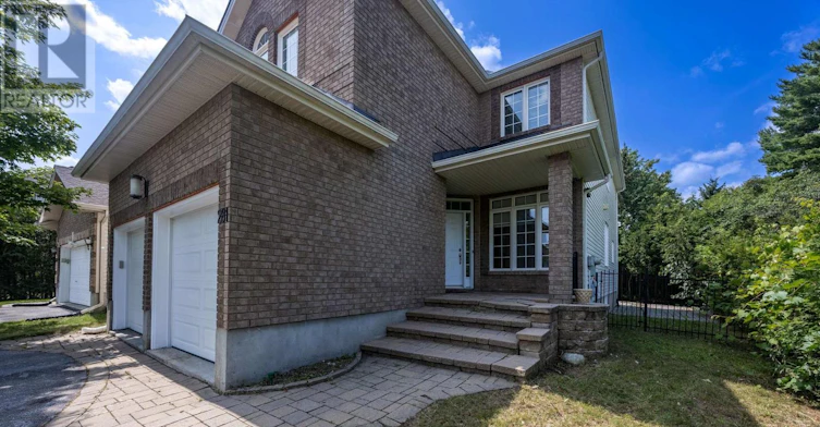 281 Goldridge Drive, Ottawa, ON, K2T 1H4 - 2