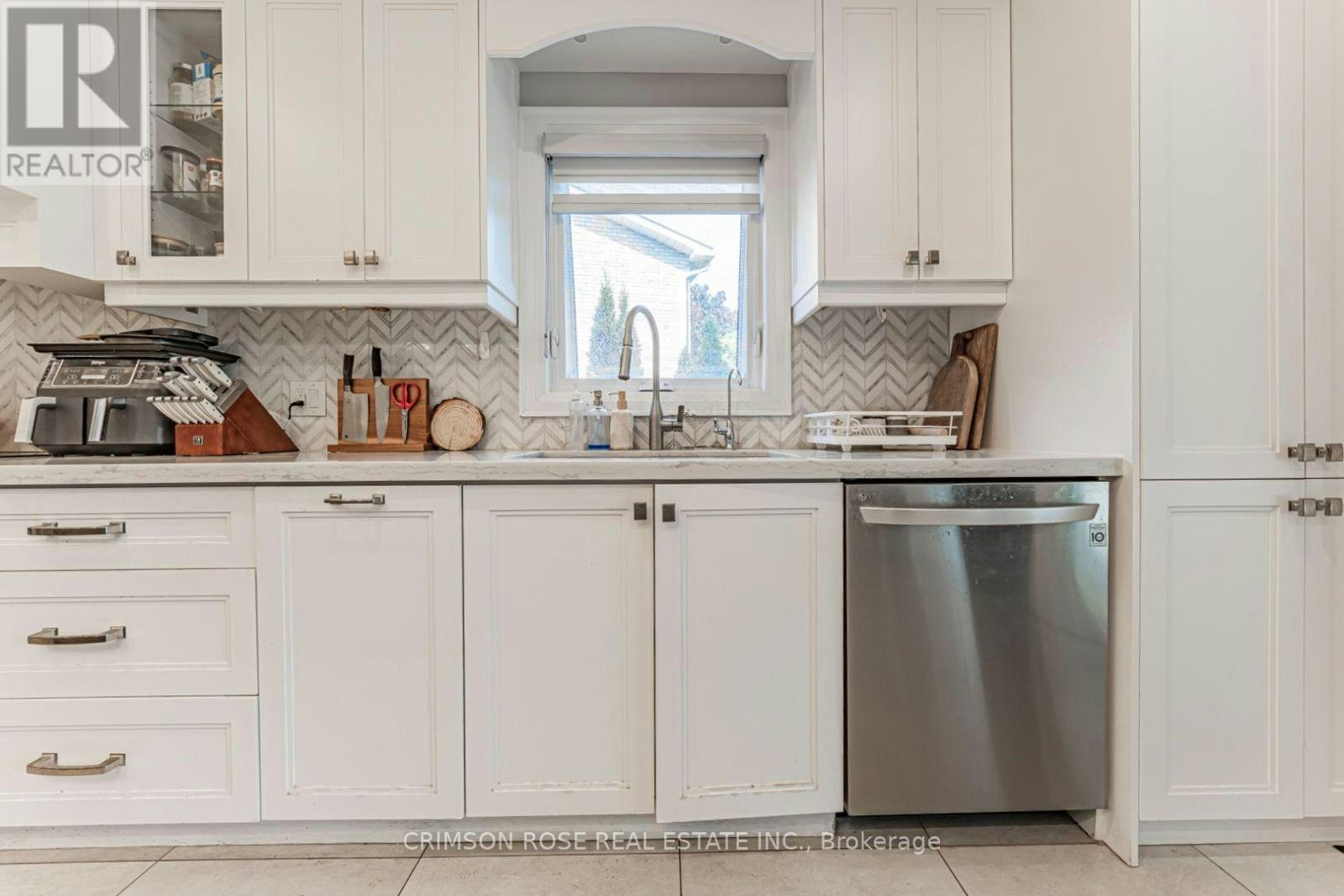 UPPER HALF-1588 Stationmaster Lane, Oakville, ON, L6M 3A9 - 15