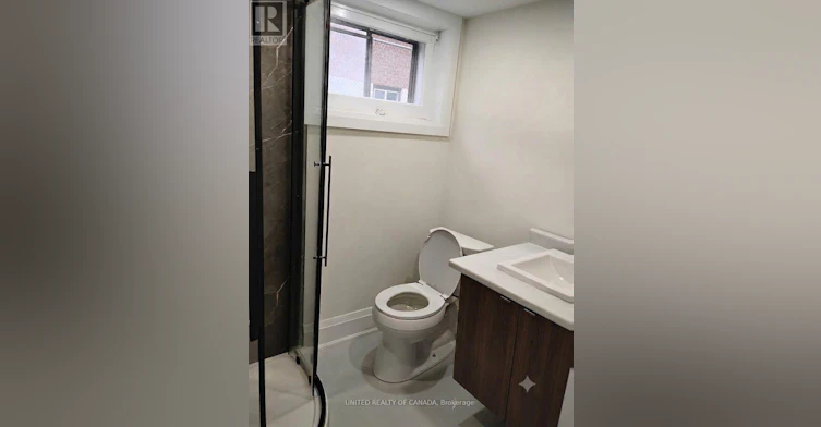 37 Madawaska Avenue, Toronto, ON, M2M 2R1 - 7