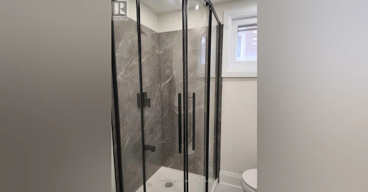 37 Madawaska Avenue, Toronto, ON, M2M 2R1 - 8