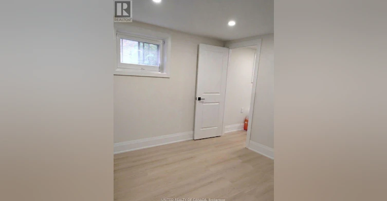 37 Madawaska Avenue, Toronto, ON, M2M 2R1 - 9