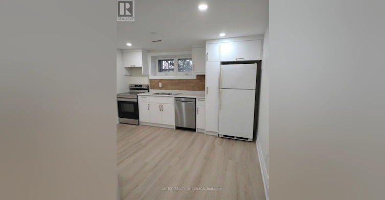 37 Madawaska Avenue, Toronto, ON, M2M 2R1 - 5