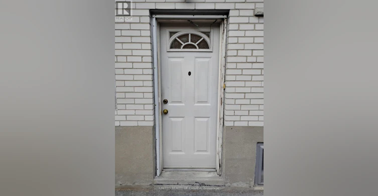 37 Madawaska Avenue, Toronto, ON, M2M 2R1 - 2