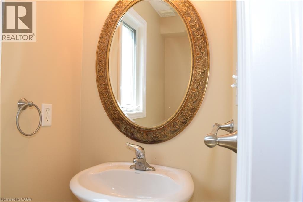 242 Buttercup Court, Waterloo, ON, N2V 2W8 - 12