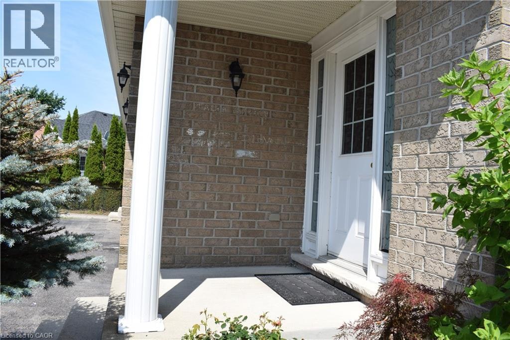 242 Buttercup Court, Waterloo, ON, N2V 2W8 - 4