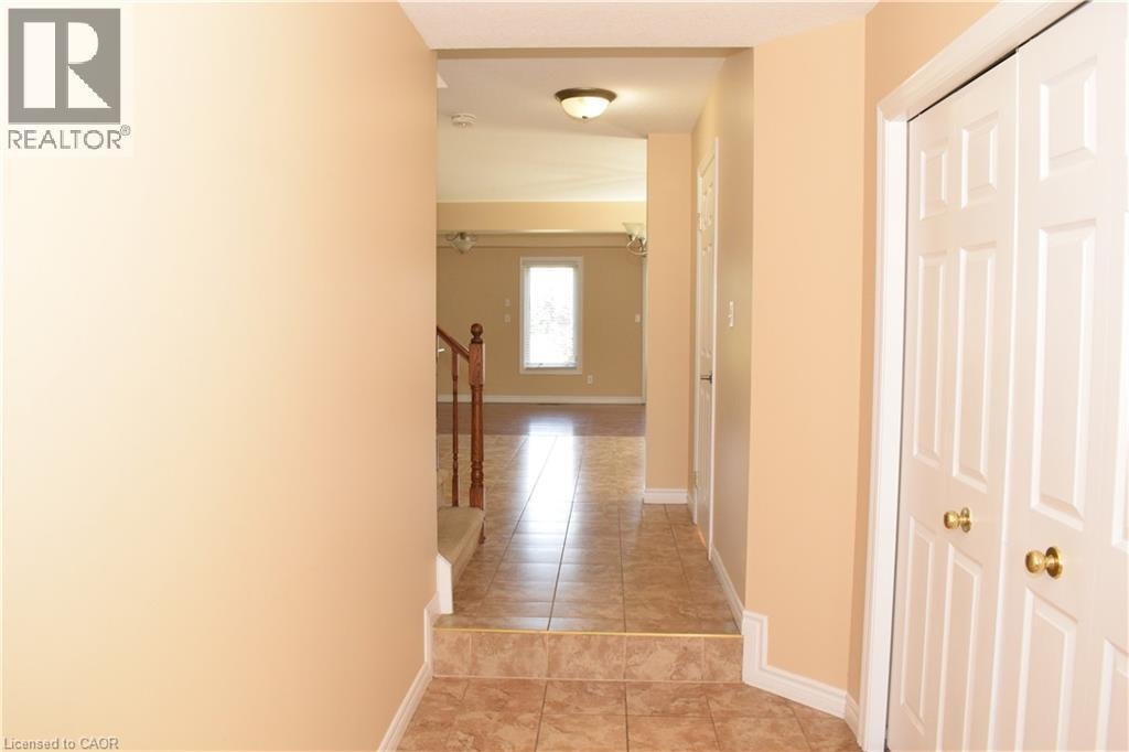242 Buttercup Court, Waterloo, ON, N2V 2W8 - 5
