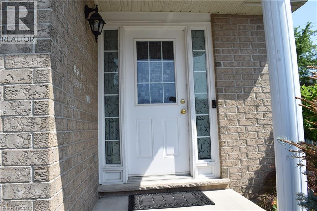 242 Buttercup Court, Waterloo, ON, N2V 2W8 - 3