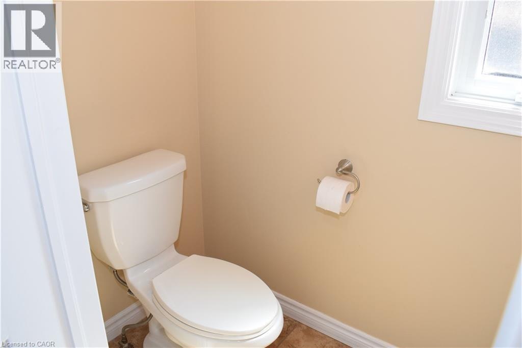 242 Buttercup Court, Waterloo, ON, N2V 2W8 - 11