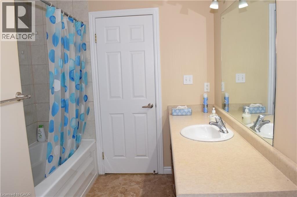 242 Buttercup Court, Waterloo, ON, N2V 2W8 - 27