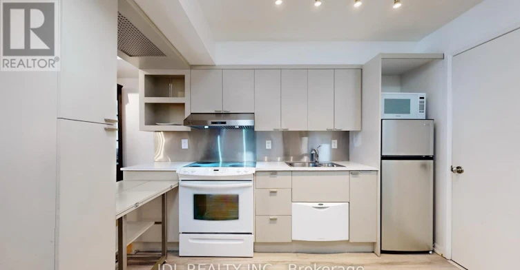 1037-111 Elizabeth Street, Toronto, ON, M5G 1P7 - 14