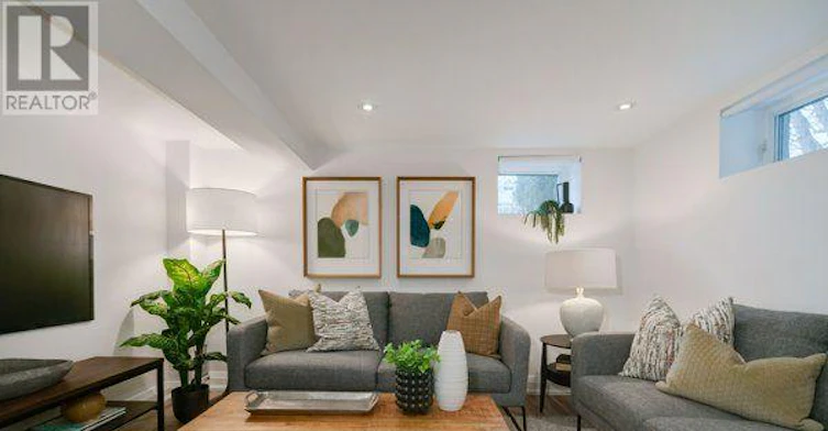 237 Rhodes Avenue, Toronto, ON, M4L 3A2 - 5