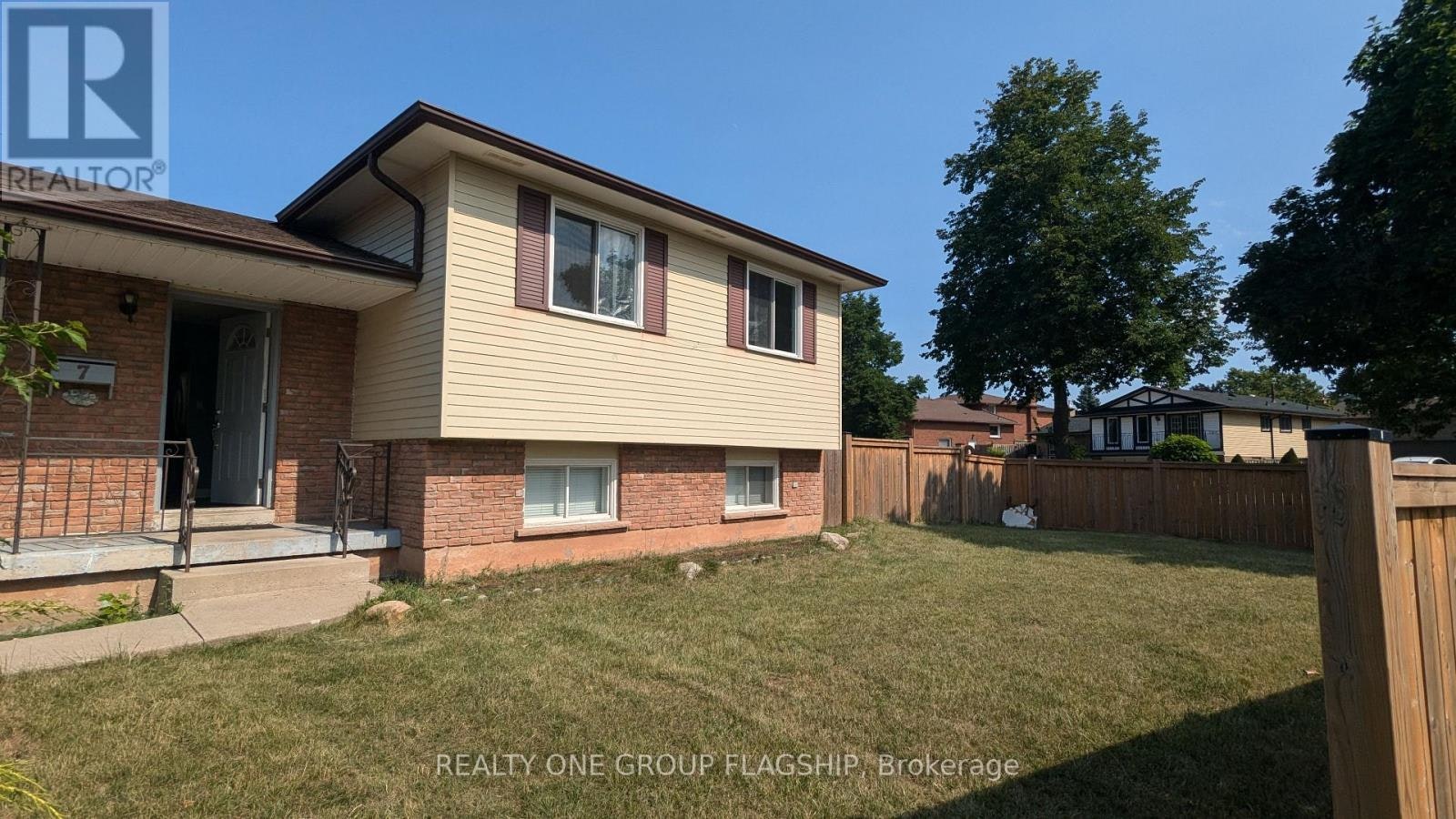 UPPER-7 Greening Avenue, Hamilton, ON, L8E 3Z8