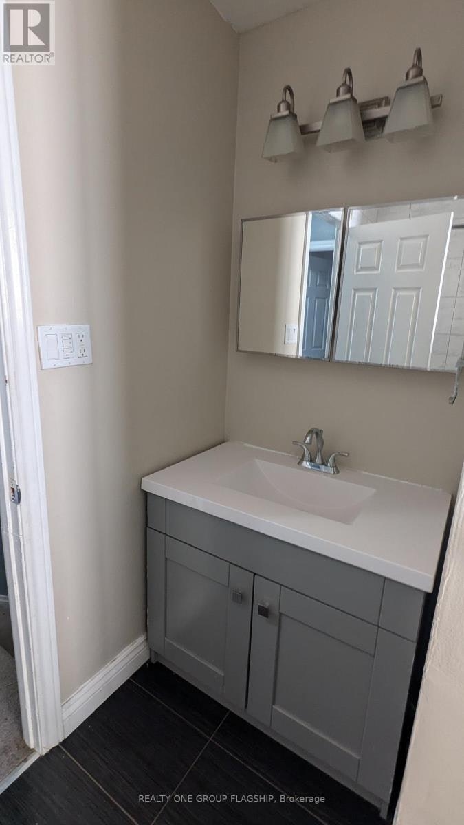 UPPER-7 Greening Avenue, Hamilton, ON, L8E 3Z8 - 11