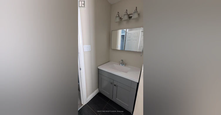 UPPER-7 Greening Avenue, Hamilton, ON, L8E 3Z8 - 11