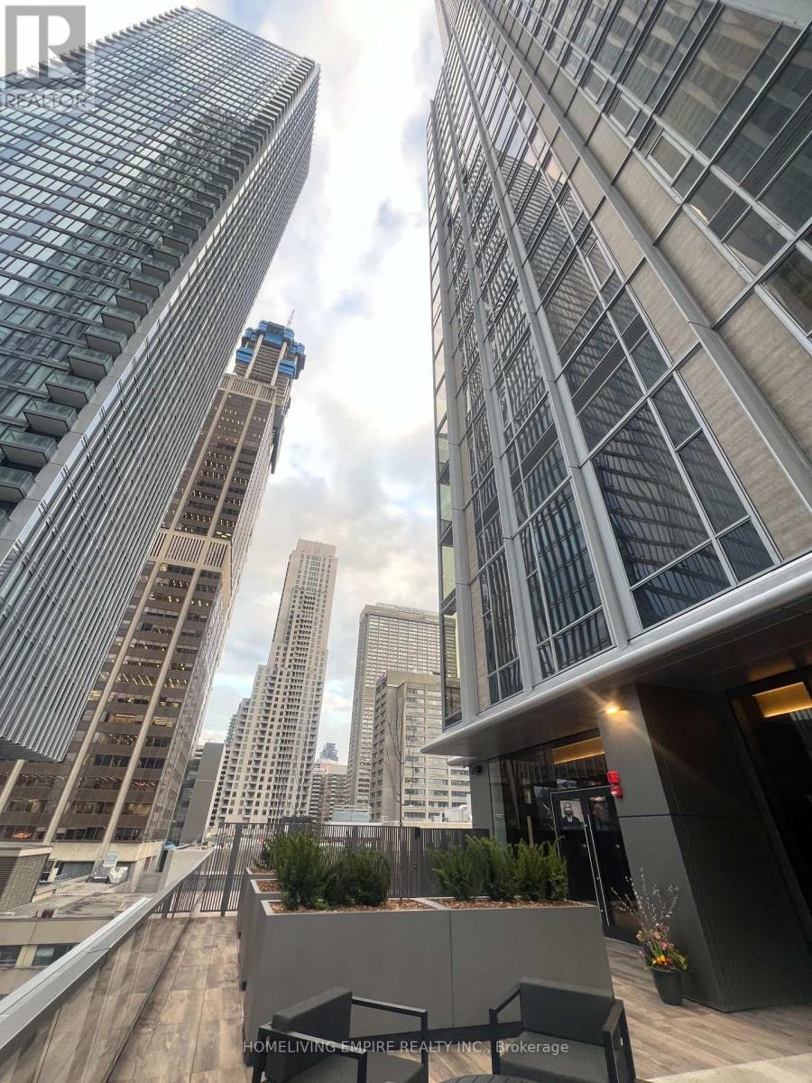2212-11 Yorkville Avenue, Toronto, ON, M4W 1L2 - 2