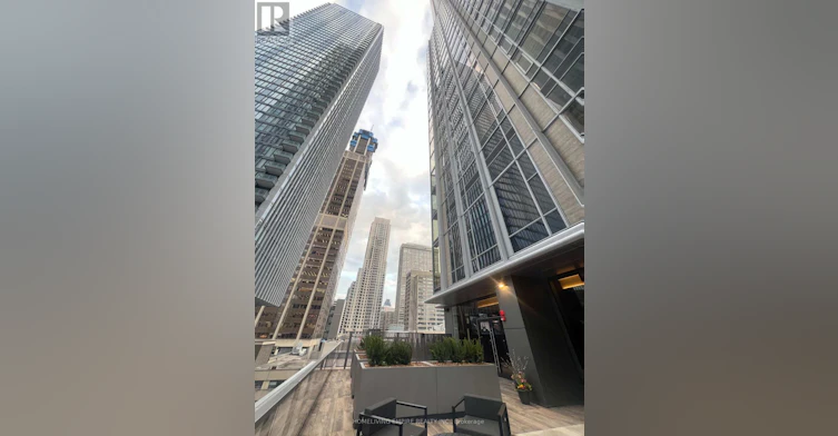 2212-11 Yorkville Avenue, Toronto, ON, M4W 1L2 - 2