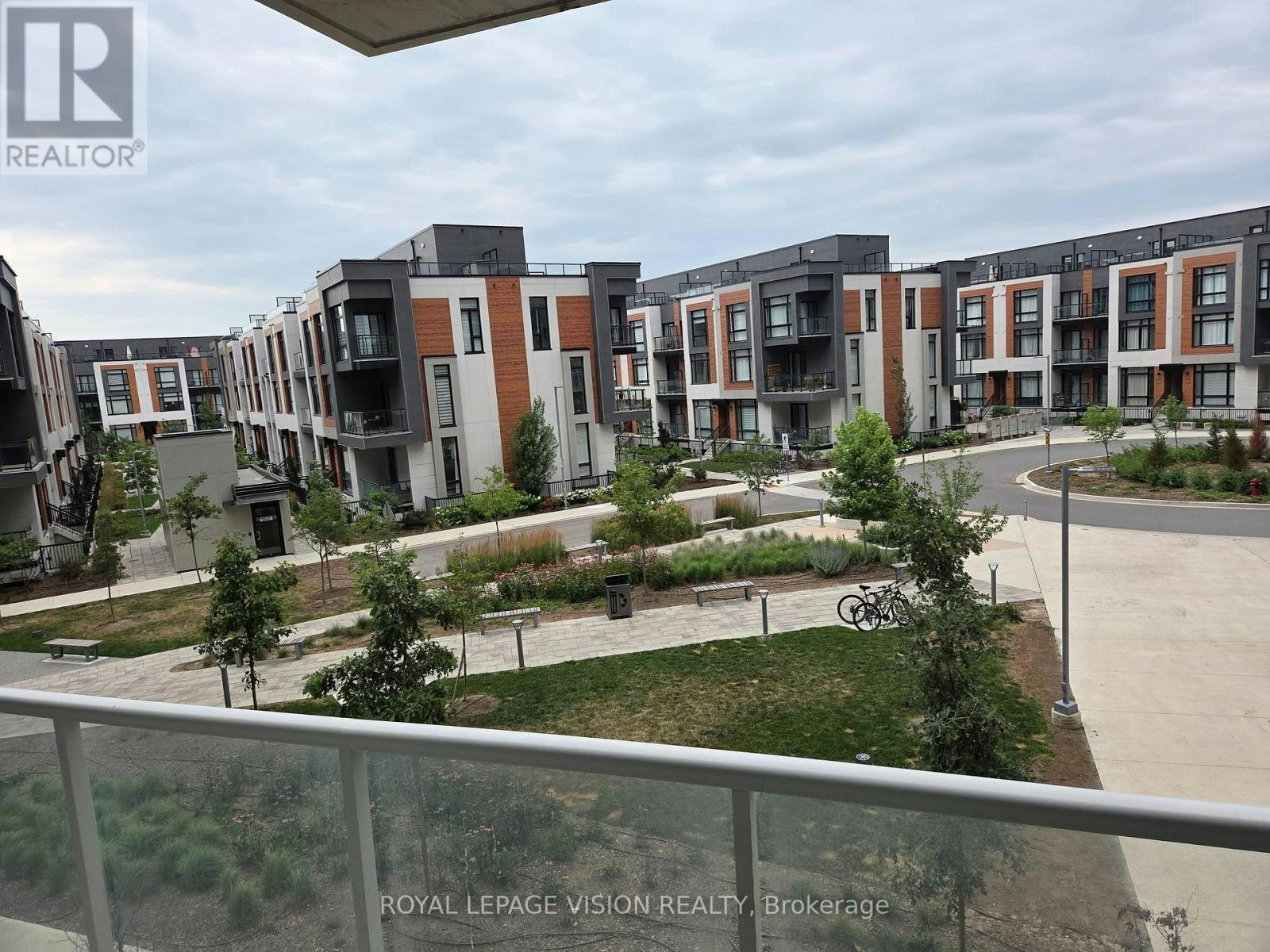 217-6 David Eyer Road, Richmond Hill, ON, L4S 0N5