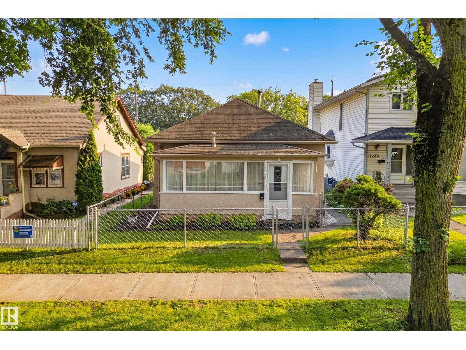 11327 91 Street NW, Edmonton, AB, T5B 4A4