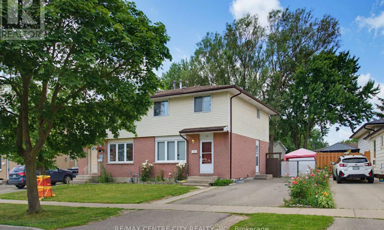 581 Deveron Crescent