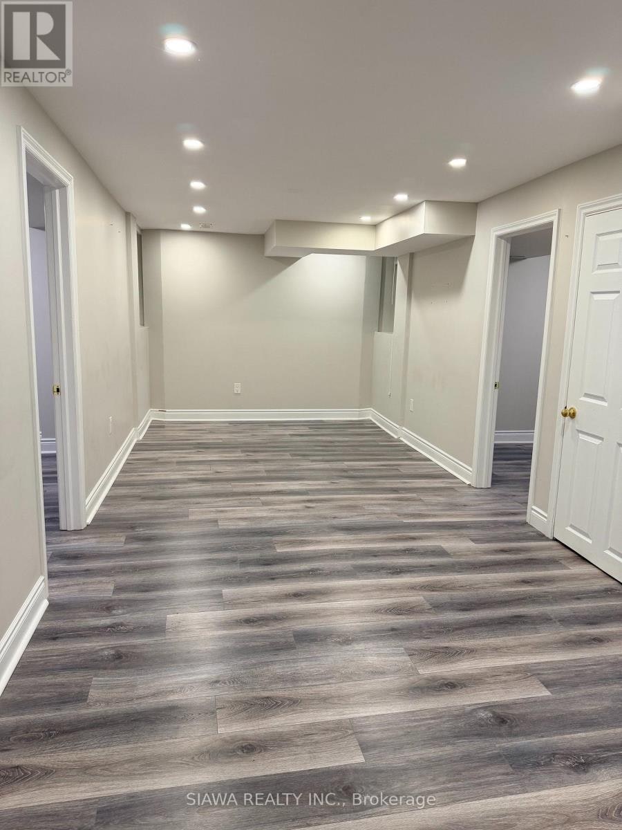 5703 Whitehorn Avenue, Mississauga, ON, L5V 2A9 - 3