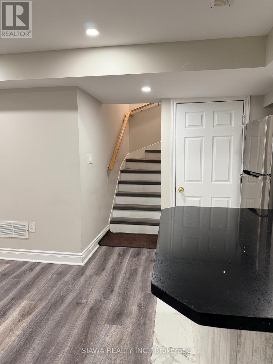 5703 Whitehorn Avenue, Mississauga, ON, L5V 2A9 - 2