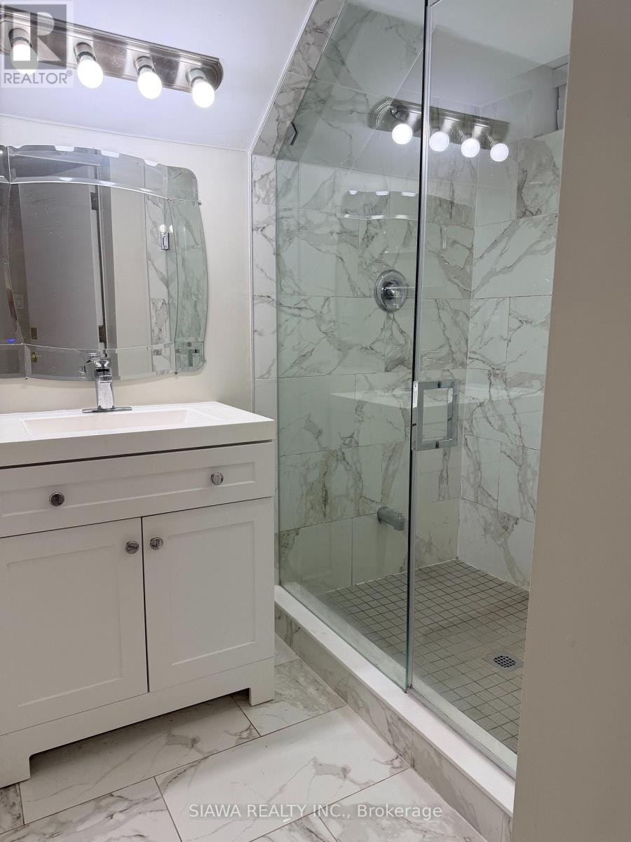 5703 Whitehorn Avenue, Mississauga, ON, L5V 2A9 - 8