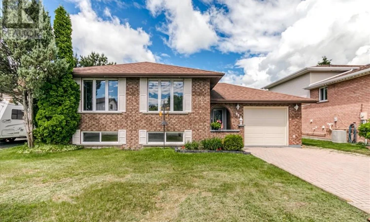 98 Chantal Crescent