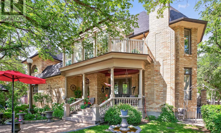 220 Hall Street W