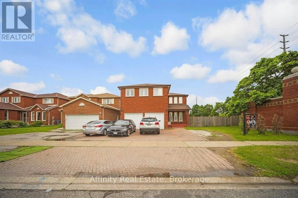 692 Huntington Ridge Drive, Mississauga, ON, L5R 1Z5