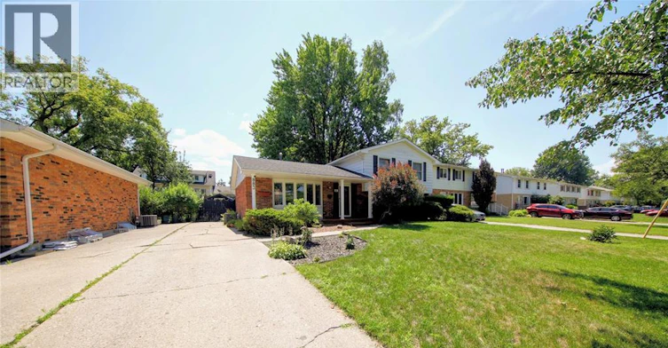 883 Assiniboine Crescent, Sarnia, ON, N7T 7N7 - 2