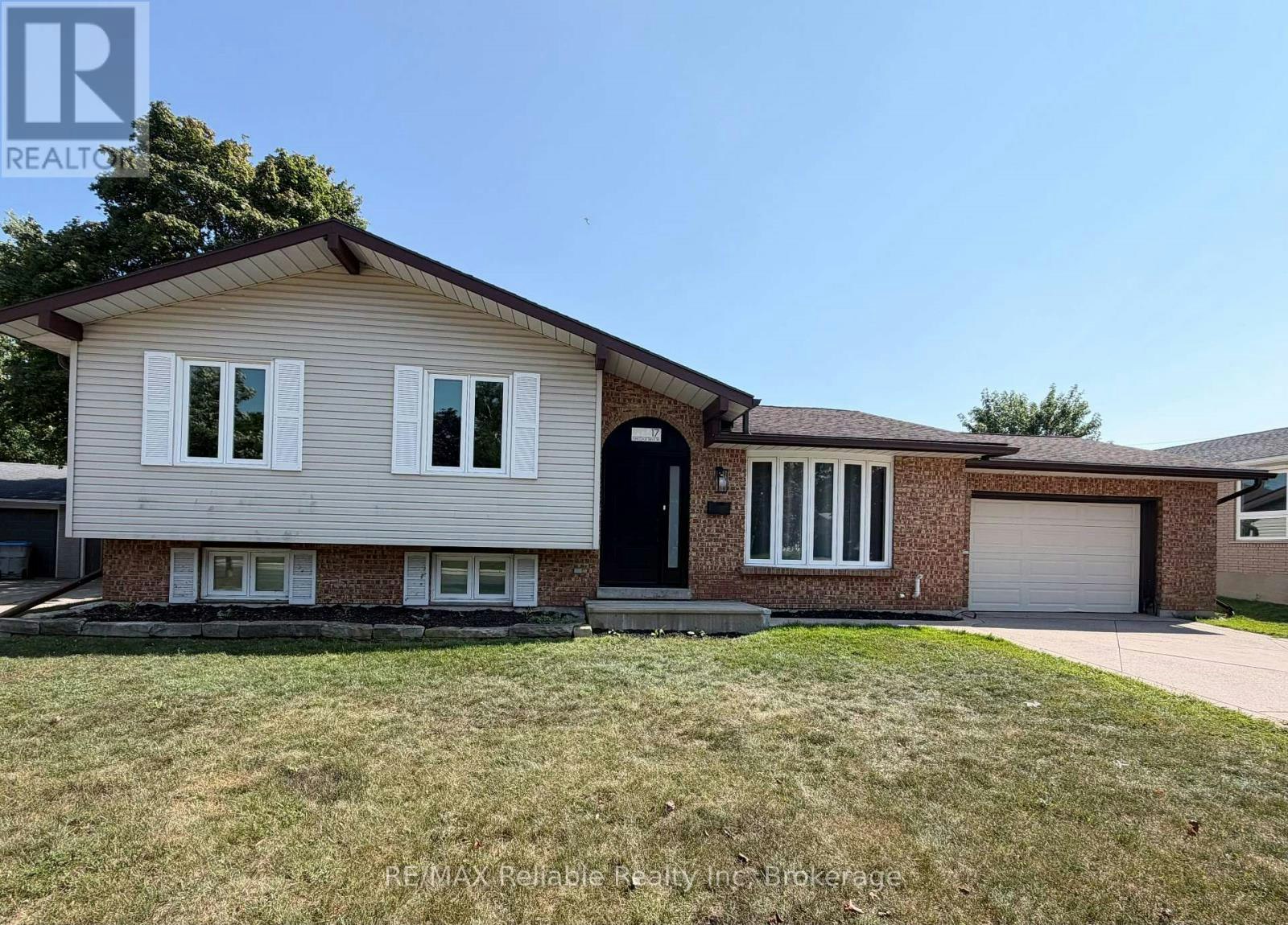 17 Suncoast Drive W, Goderich, ON, N7A 4H1
