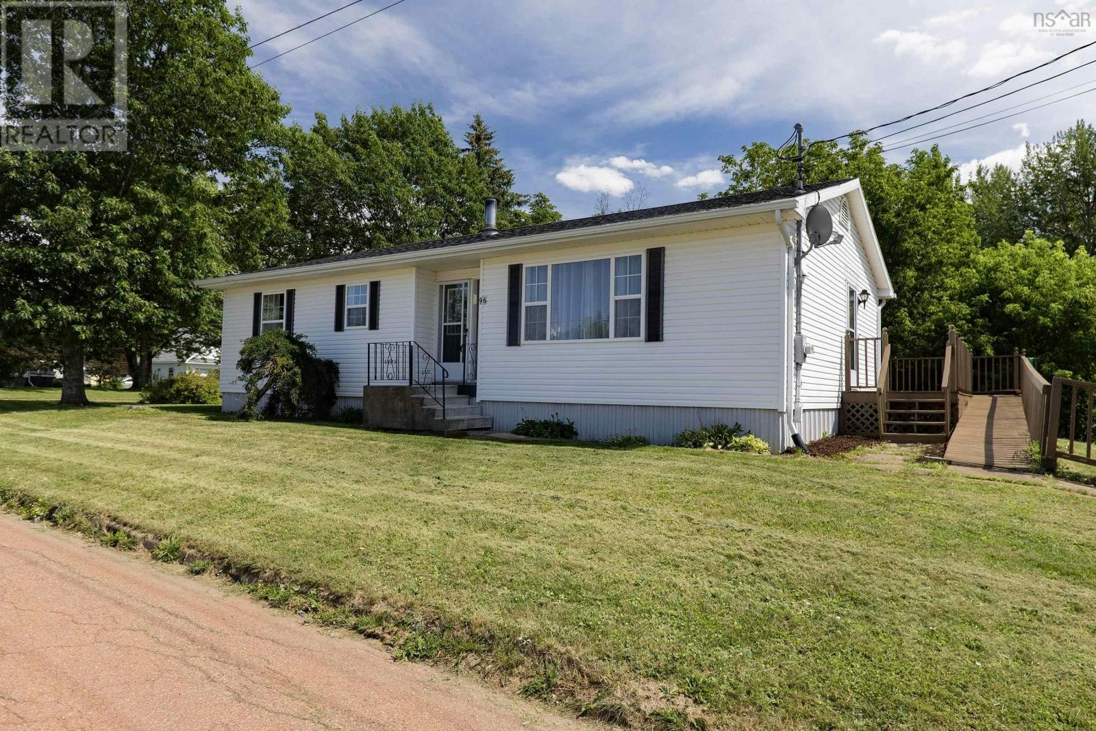 96 Queen Street, Pugwash, NS, B0K 1L0