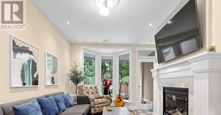 24 Cavell Avenue, Toronto, ON, M4K 1L6 - 7