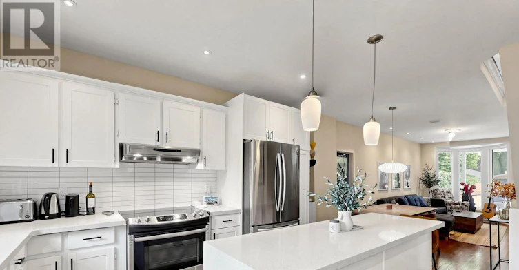 24 Cavell Avenue, Toronto, ON, M4K 1L6 - 4