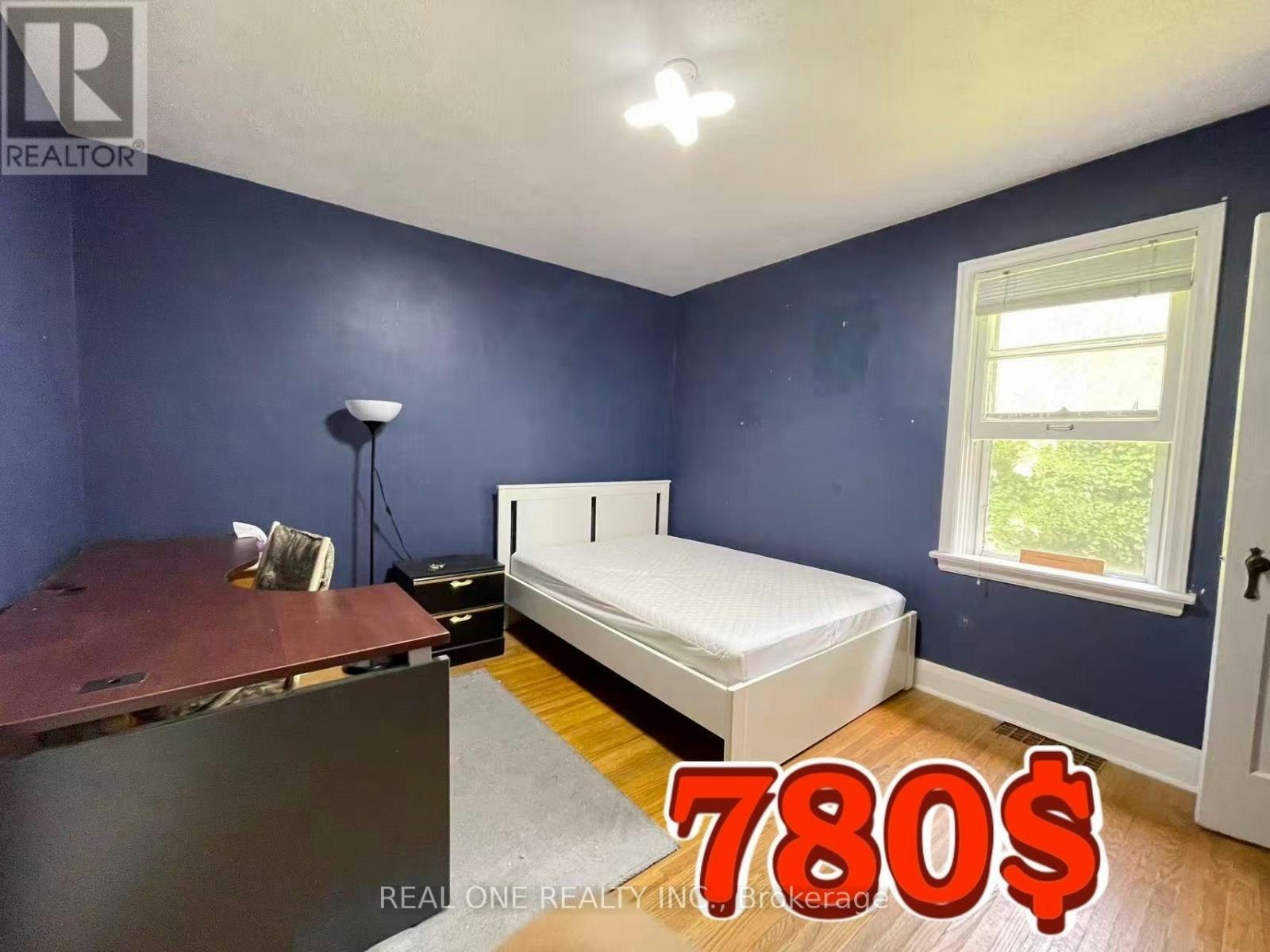 35 Bowman (B Street, Hamilton, ON, L8S 2T4
