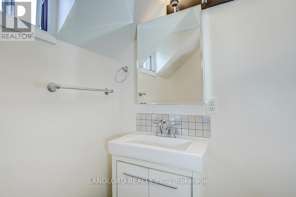 UPPER-92 Neville Park Boulevard, Toronto, ON, M4E 3P8 - 33