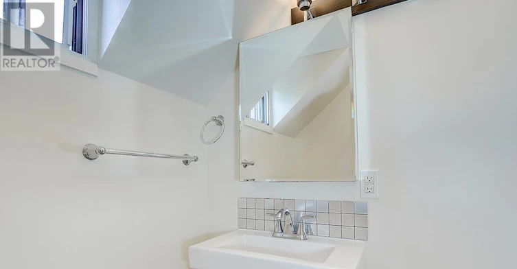 UPPER-92 Neville Park Boulevard, Toronto, ON, M4E 3P8 - 33