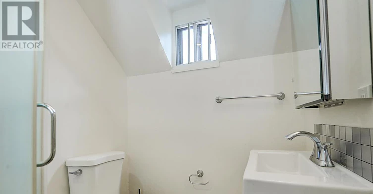 UPPER-92 Neville Park Boulevard, Toronto, ON, M4E 3P8 - 31