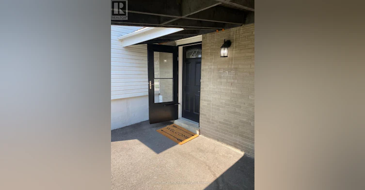 876 Antonio Street, Pickering, ON, L1W 1T3 - 2
